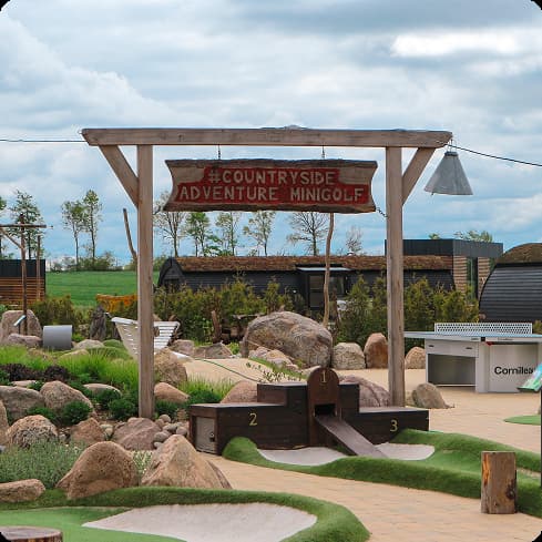 Countryside Adventure Minigolf bane med skilt